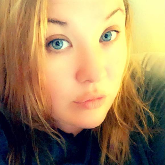 Poshmark profile picture for @zombie
